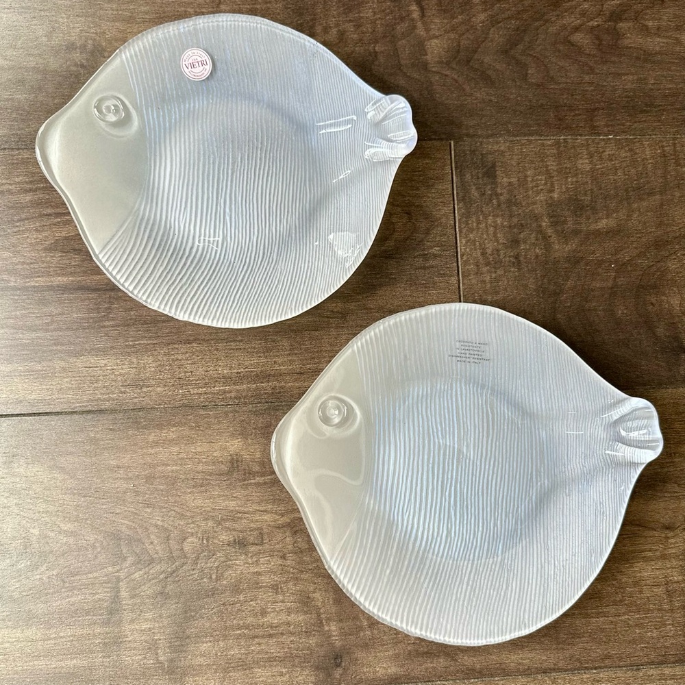 Vietri Italian Glass Fish Plates White Iridescent Textured 10” - Set of 2*